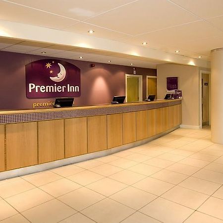 Premier Inn Manchester Airport Runger Lane North ヘイル エクステリア 写真