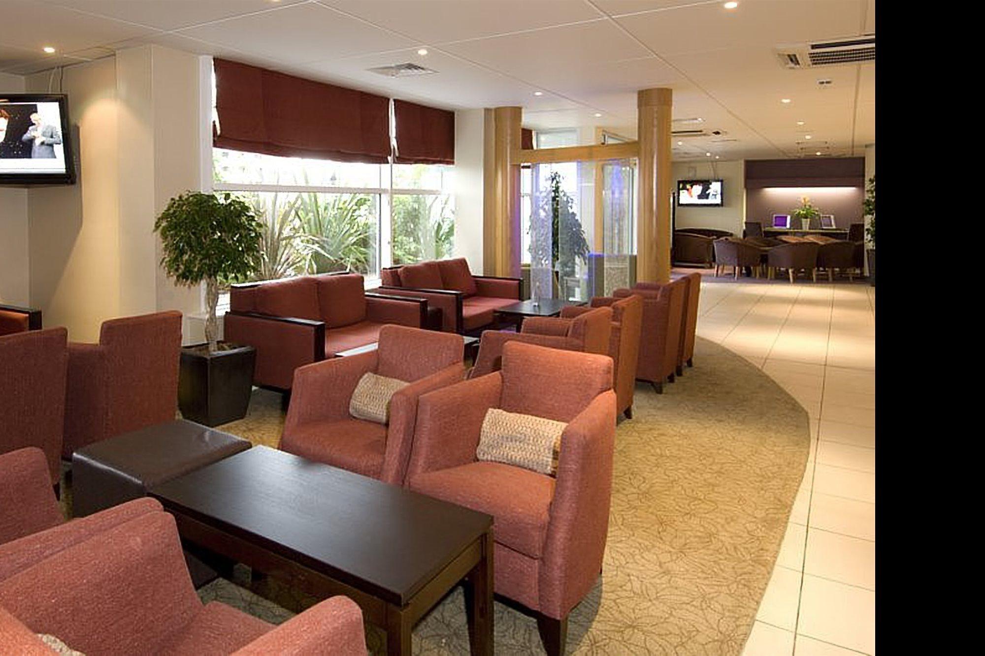Premier Inn Manchester Airport Runger Lane North ヘイル エクステリア 写真