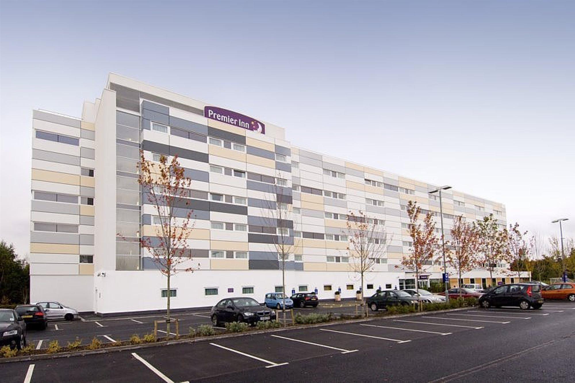 Premier Inn Manchester Airport Runger Lane North ヘイル エクステリア 写真
