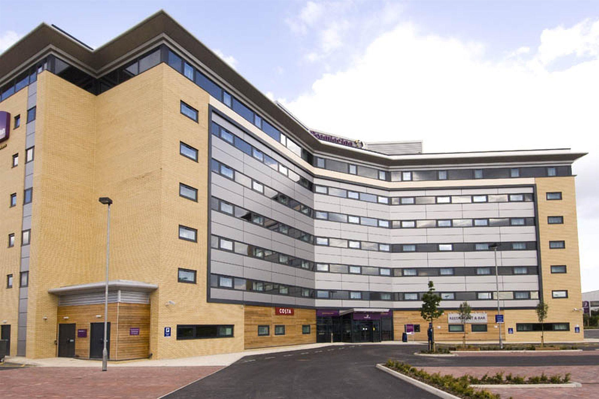 Premier Inn Manchester Airport Runger Lane North ヘイル エクステリア 写真