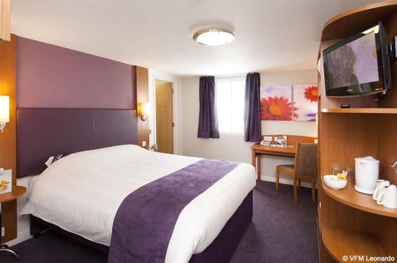 Premier Inn Manchester Airport Runger Lane North ヘイル エクステリア 写真