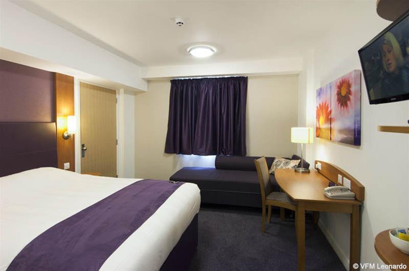 Premier Inn Manchester Airport Runger Lane North ヘイル エクステリア 写真