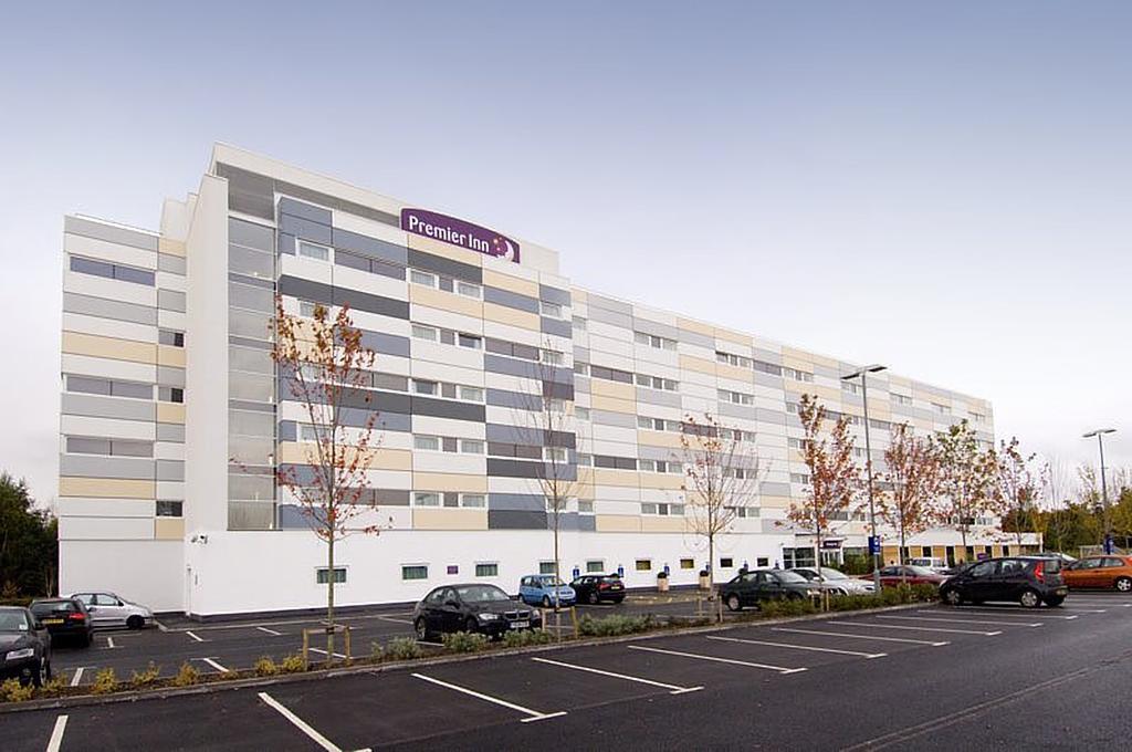 Premier Inn Manchester Airport Runger Lane North ヘイル エクステリア 写真