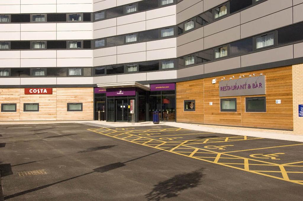 Premier Inn Manchester Airport Runger Lane North ヘイル エクステリア 写真