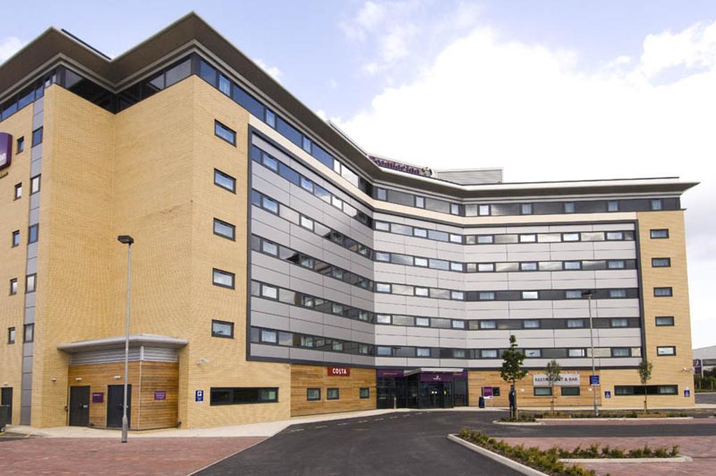 Premier Inn Manchester Airport Runger Lane North ヘイル エクステリア 写真