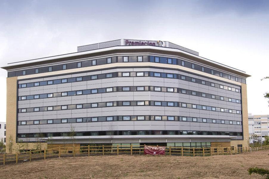 Premier Inn Manchester Airport Runger Lane North ヘイル エクステリア 写真